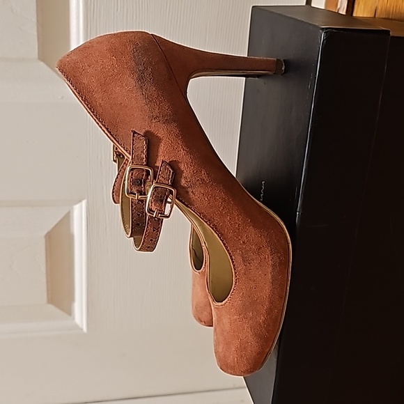 Two pairs of shoes, size 8.5 heels/booties - Picture 5 of 5